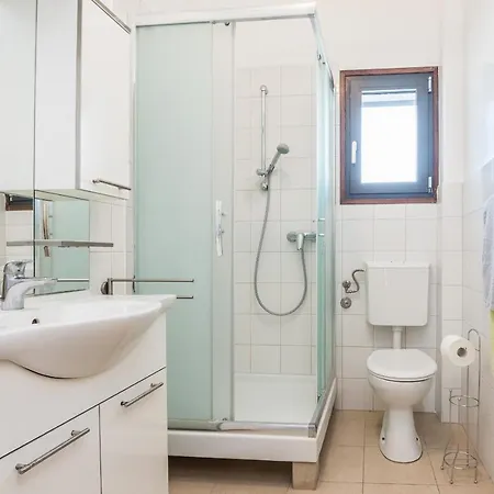 Silverstar Apartment Vir