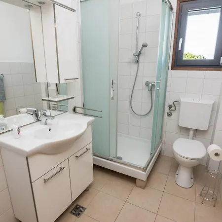 Silverstar Apartment Vir